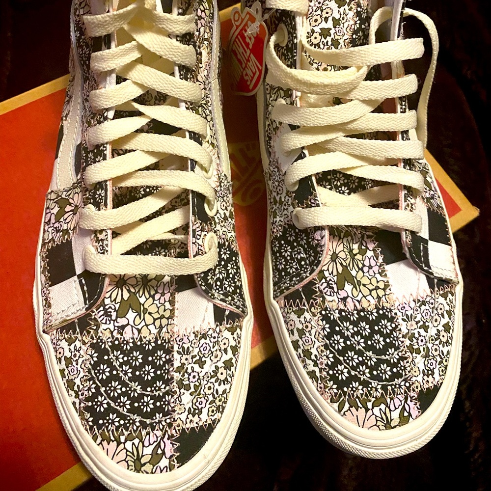 BNWT and Box of Vans Sk8-Hi Size 8.5